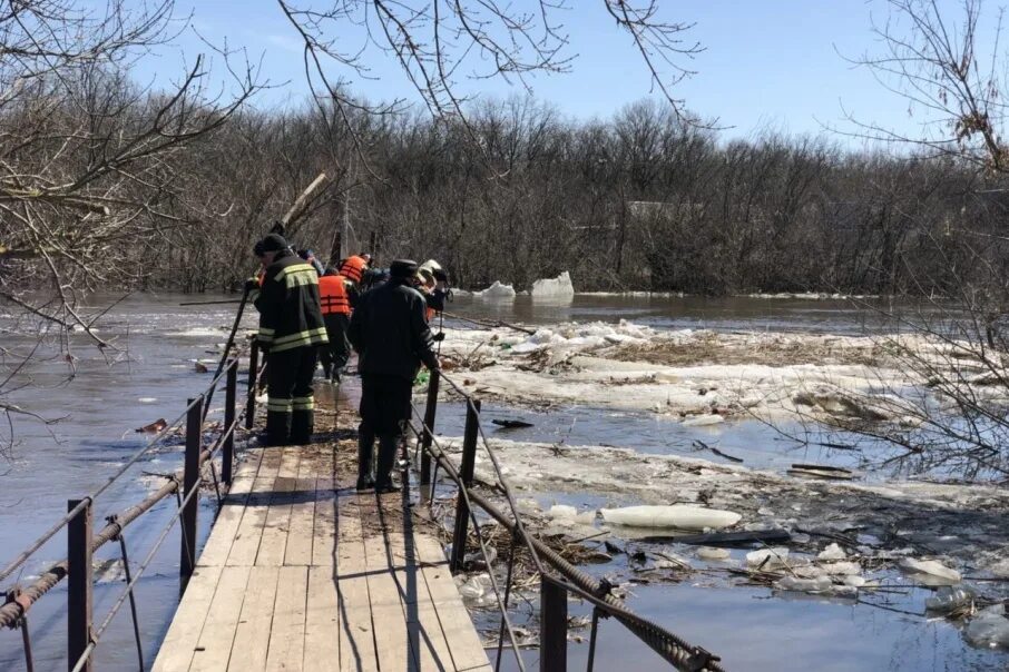 Уровень воды в крапивино на сегодня. 2018 Алексеевская Волгоградская область паводок 2018. Наводнение в Волгоградской области 2018 Новоаннинский. Паводок Елань Волгоградская область. Новоаннинский потоп.