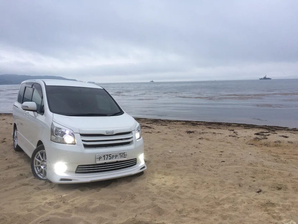 Минивэн тойота ноах. Toyota noah 2023. Тойота лит айс ноах 4wd. Toyota town ace noah 1998. Ноах приморский край.