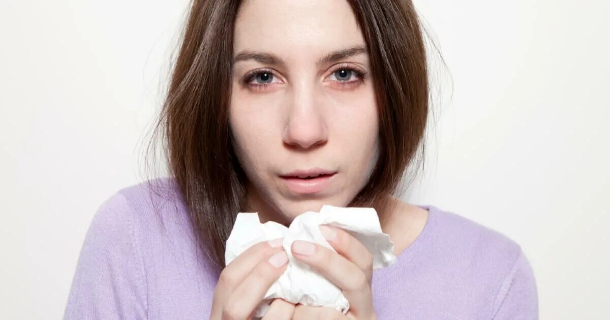 Усталое лицо девушка. Анемия бледность кожных покровов. Бледная девушка. Бледность кожных покровов. Головокружение картинки.