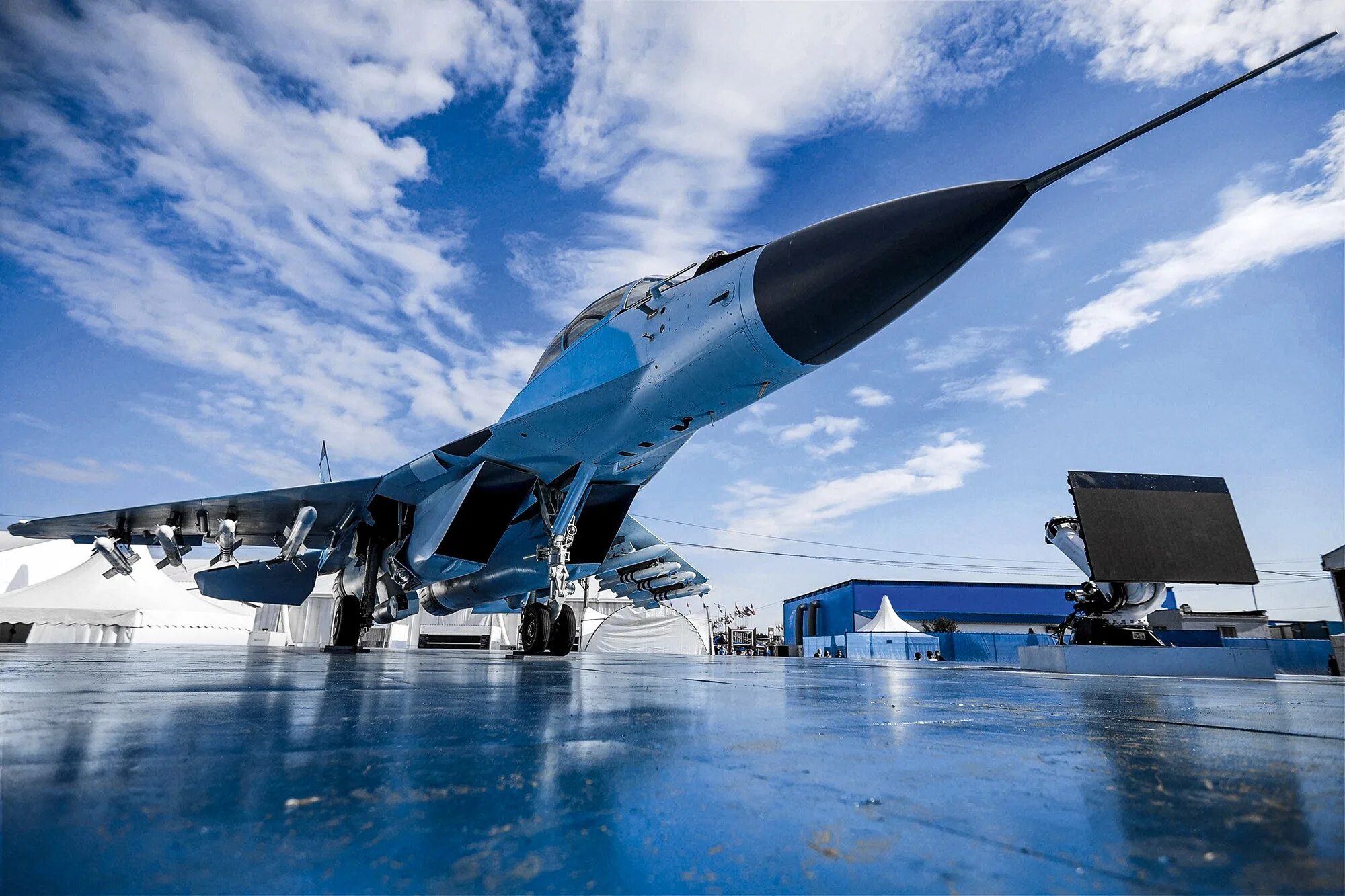 Производство военного оружия. Миг 35. Истребитель Су-35. Военно-промышленный комплекс. Военная промышленность.