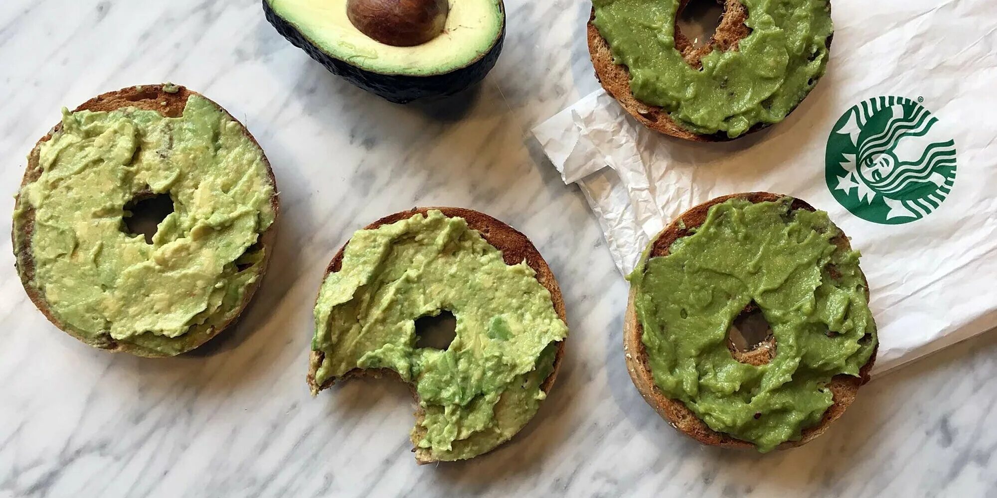 авокадо. похожие на авокадо. вкус спелого авокадо. вкус авокадо на что похож. авокадо и банан.