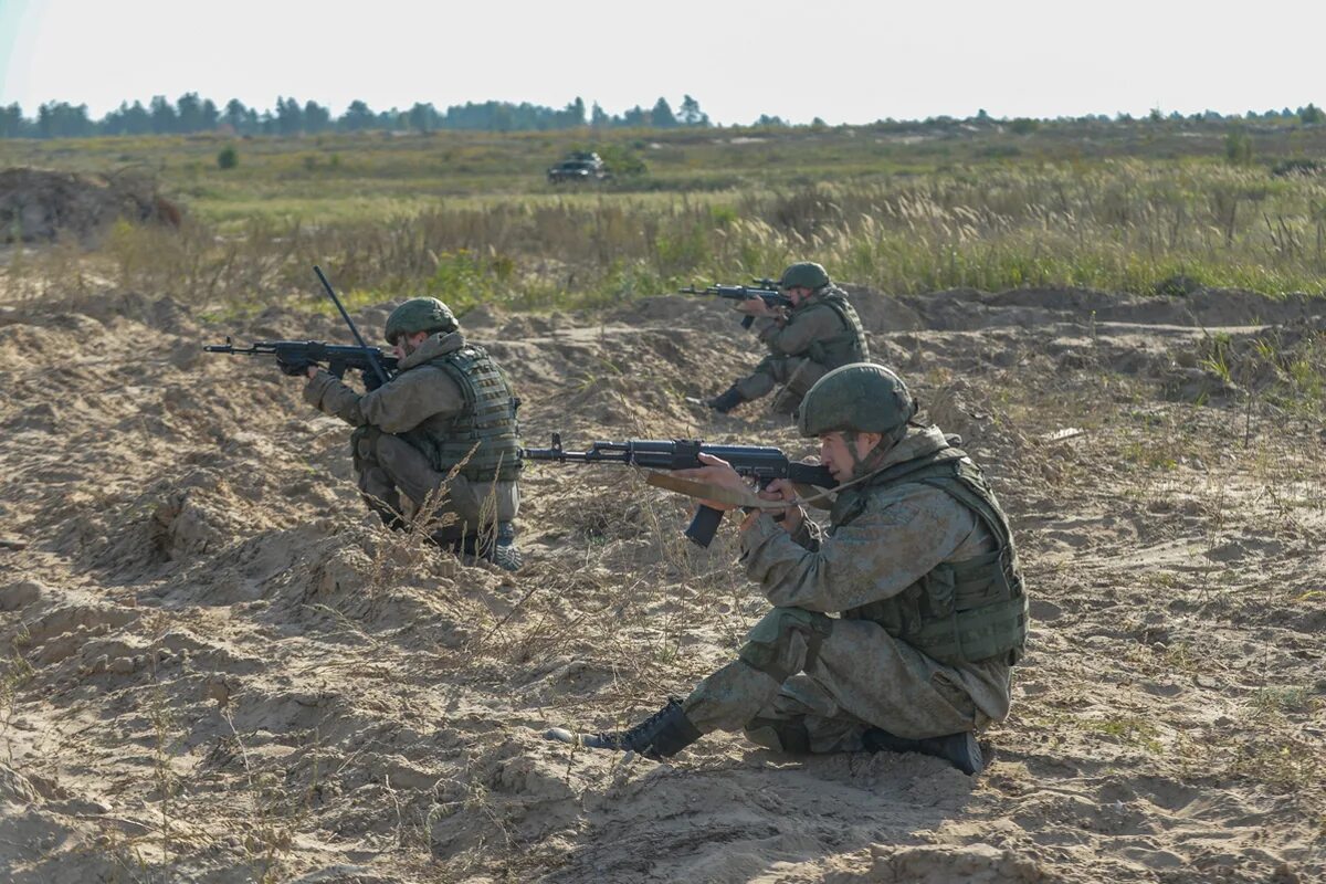 Войска на границе. Полигон разведки. Военные разведка на полигоне. Военная часть на границе. Учения на границе с россией