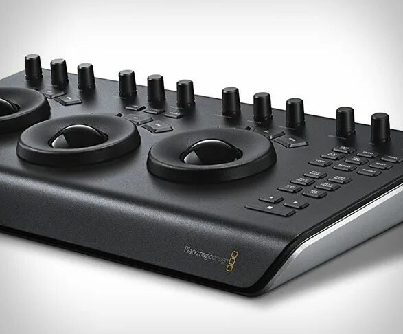 Панель для цветокоррекции davinci. Davinci panel. Blackmagic design davinci. Davinci panel. Davinci resolve mini panel.