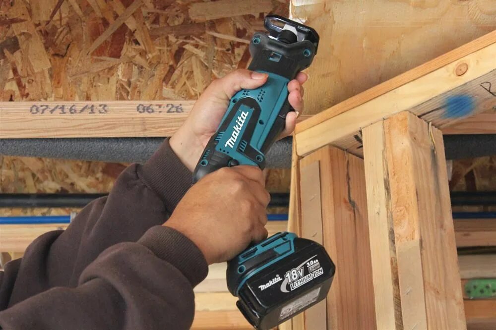 Makita djr185z. Сабельная пила Макита аккумуляторная 18 вольт. Makita xdt16. Пила сабельная Makita jr3070ct. Макита сабельная пила 18