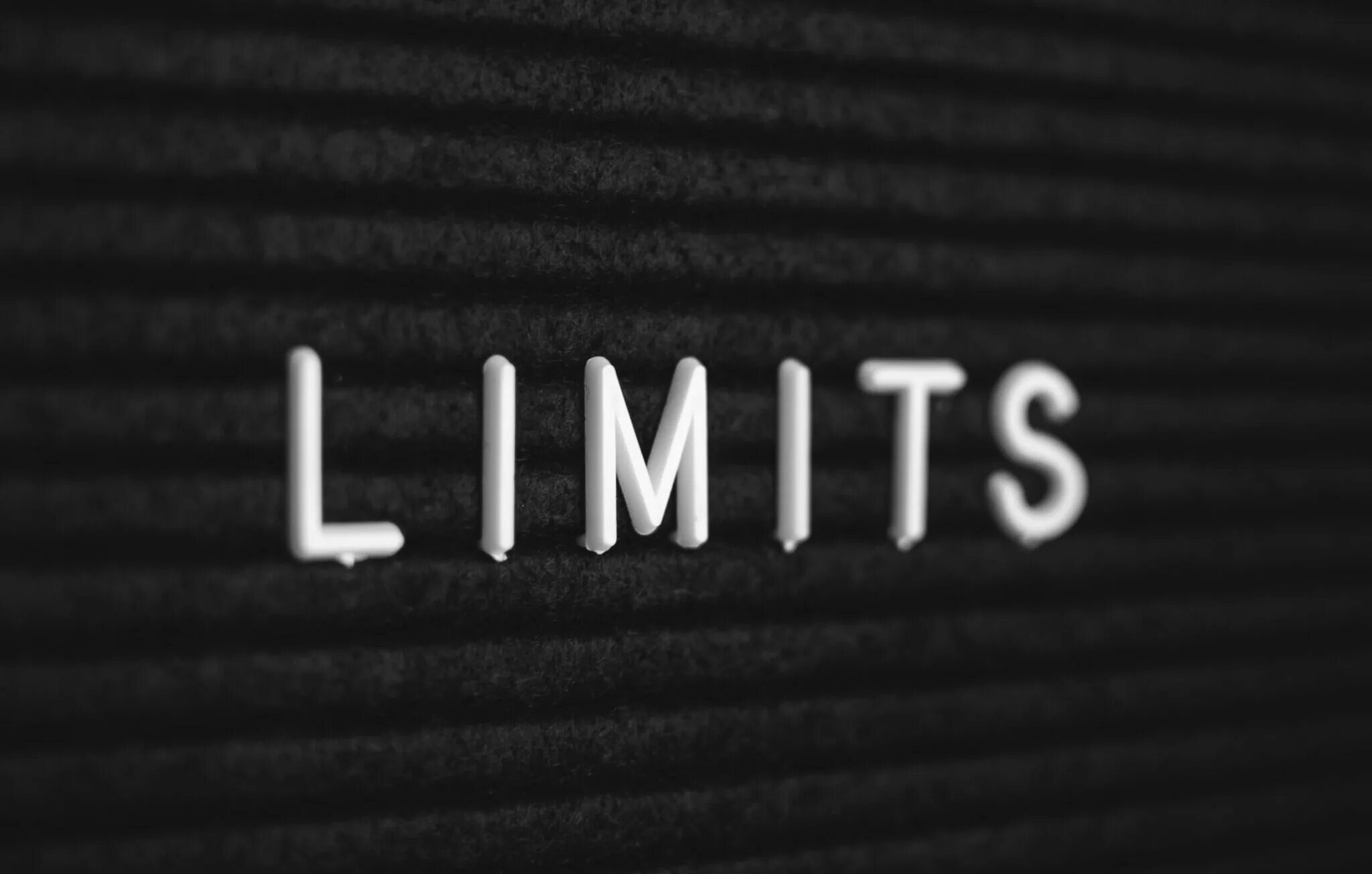 Word limit. Фото слова it. Слово limit черным. Слово Limited. Word limited