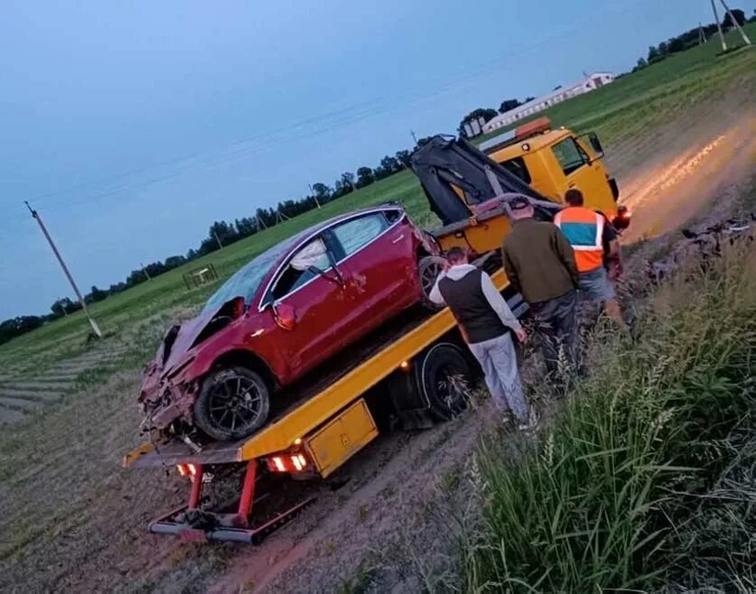 Меловые карьеры под слуцком на карте. Утилизируют белую машину. Фото аварий автомобилей. Под слуцком. Под слуцком.