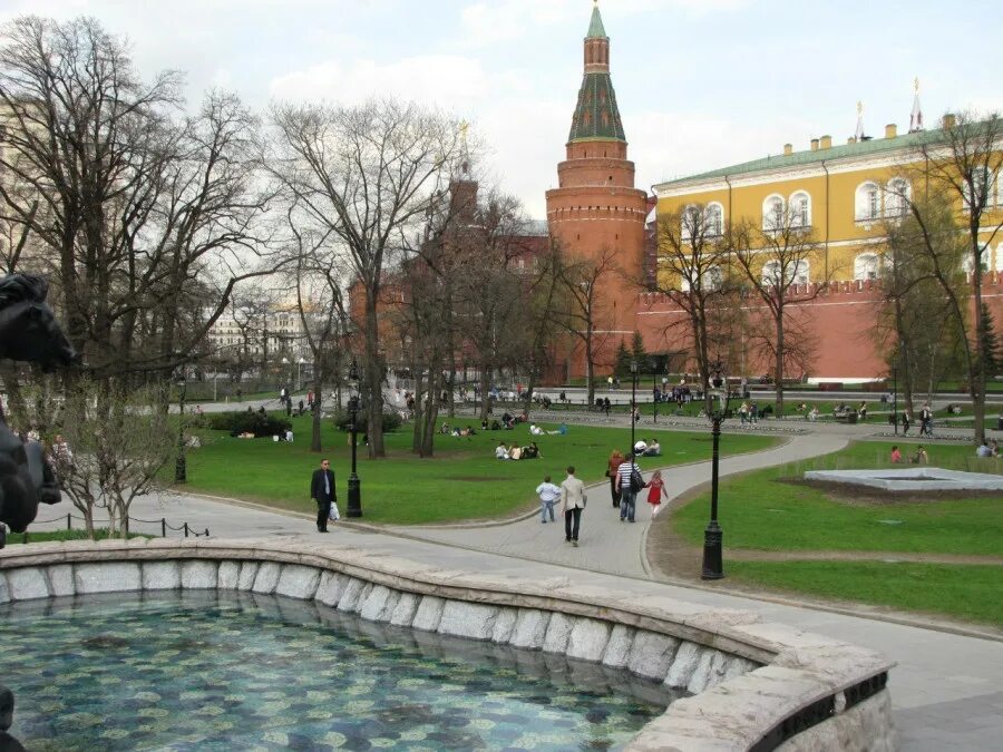 Александровский сад работа. Александровский сад москва. александровский сад совбез двойник. александровский сад москва мозайка. грот александровский сад.