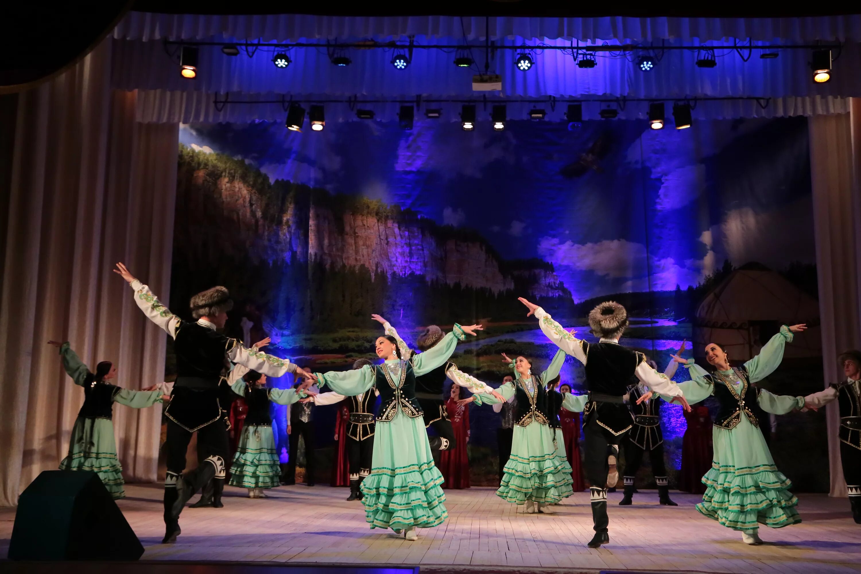 Нефтекамская филармония. Нефтекамская государственная филармония. Филармония нефтекамск. Филармония нефтекамск. Нефтекамск театр.