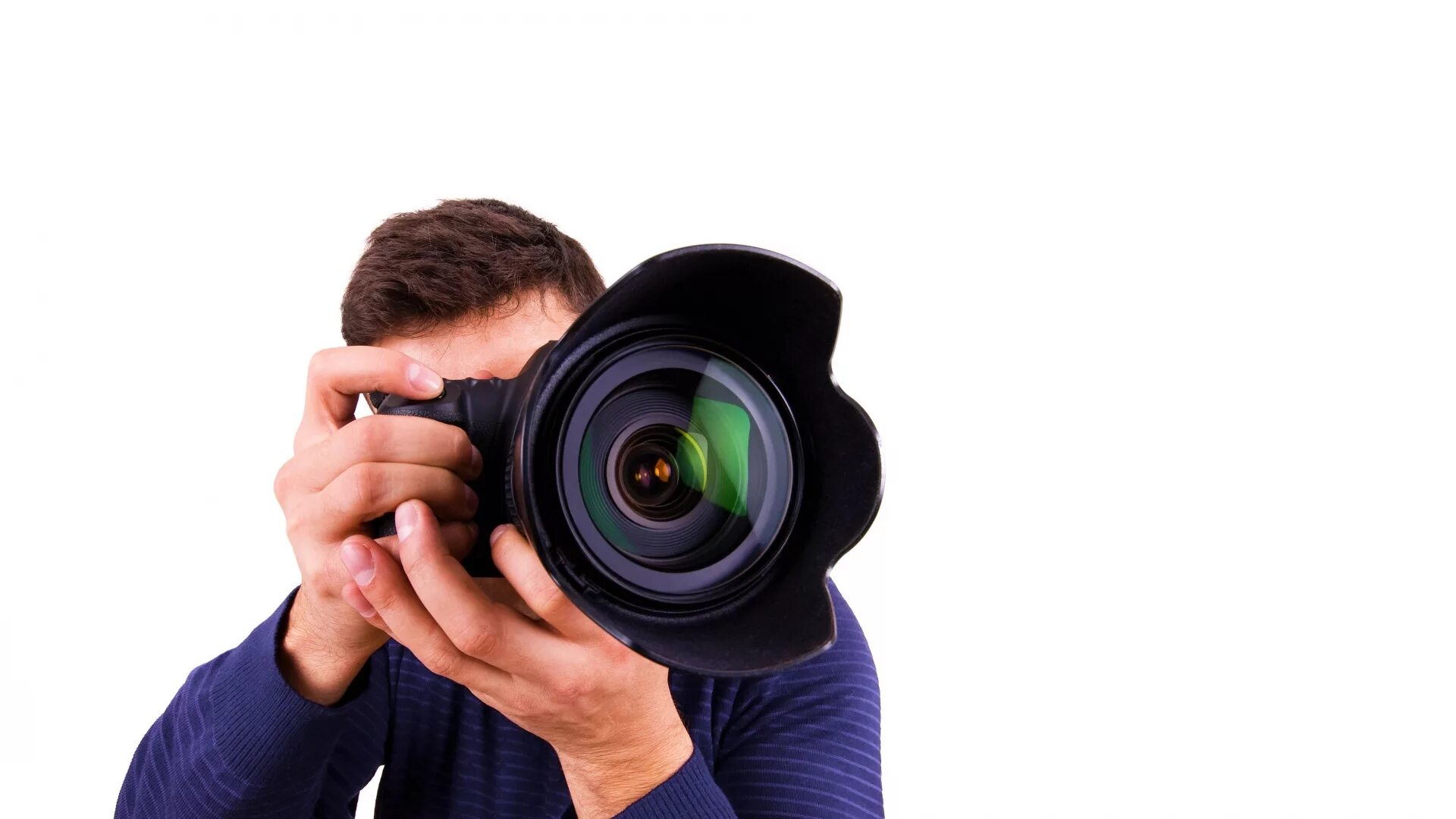 график работы фотостудии. фотограф фотографирует в студии.