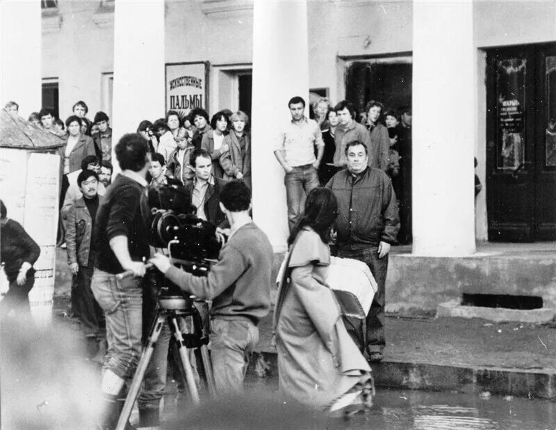 лариса гузеева жестокий романс. жестокий романс фото со съемок фильма. жестокий романс фильм 1984 съёмки. эльдар рязанов на съёмках жестокий романс. эльдар рязанов съемки фильмов.