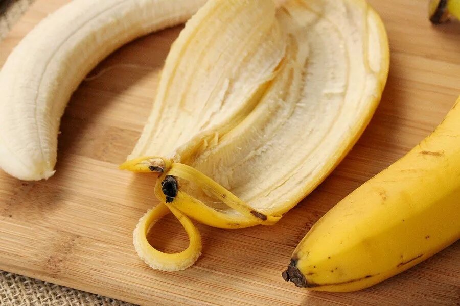 Ел кожуру бананов. Кожура банана. Банановая шкурка. Шкурки от бананов.