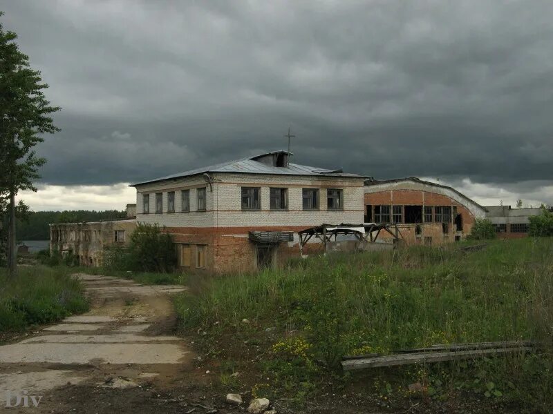 Невская дубровка бараки. Невская дубровка заброшка. Невская дубровка заброшенный завод. Невская дубровка ленинградская область. Невская дубровка заброшенный завод.