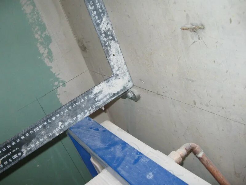 Короб в ванной из гипсокартона под плитку. Монтаж короба для труб в ванной. короб из профиля для труб в ванной. каркас для труб в ванной. каркас короба для труб в ванной.