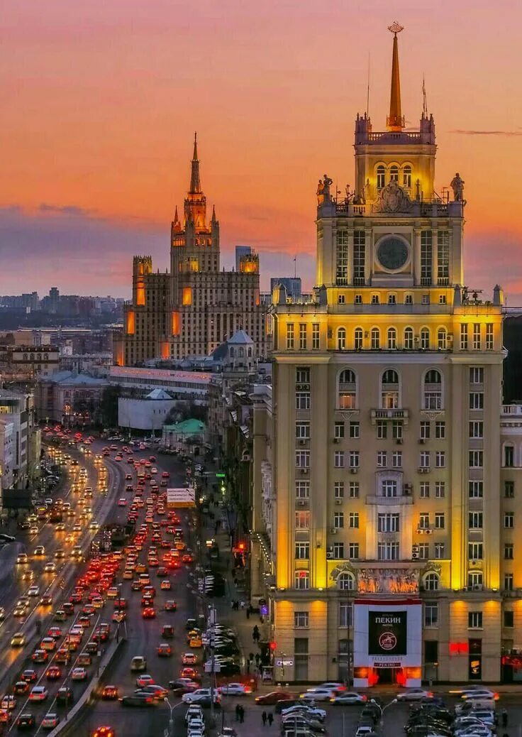 Места здания. Здание мгу имени ломоносова в москве. Истори еский узей в москве. Государственный исторический музей москва. Красивые здания казани.