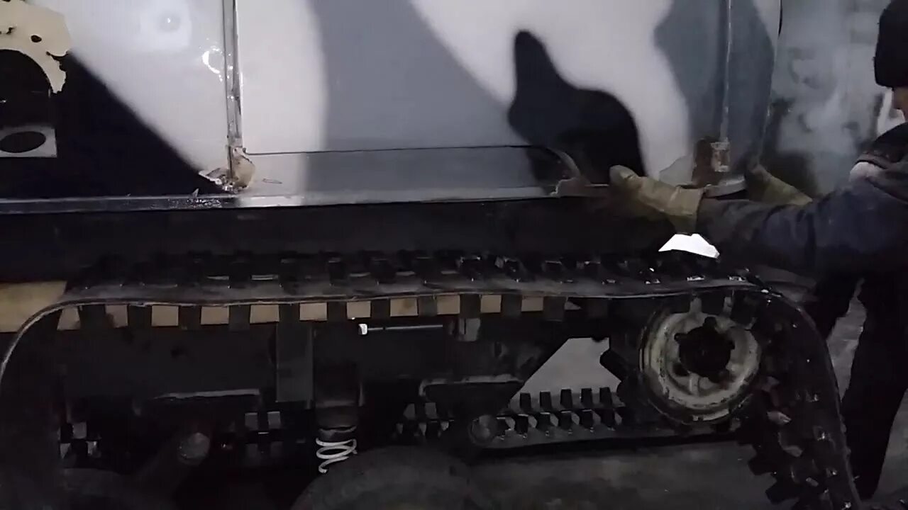 Как одеть гусеницу