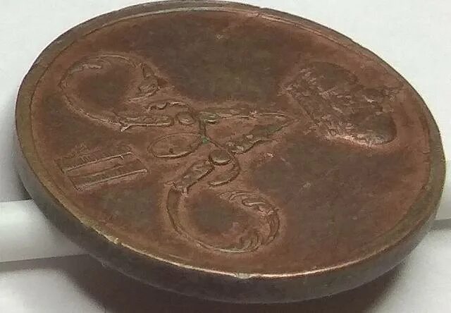 Данных монета. Рассматривает монету. Данных монета. Диобол боспорское царство. Медные 10 рублей.