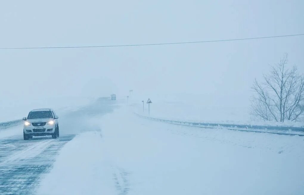 М5 оренбург. Трасса м5 Оренбург Орск. М5 Урал зима Чулково. Оренбург трасса зимой. Сильный снегопад на дорогах Оренбурга.