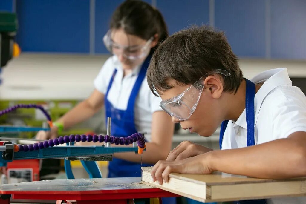 Secondary School Возраст. Primary secondary School. В Швейцарии школу глухих. Secondary School student.