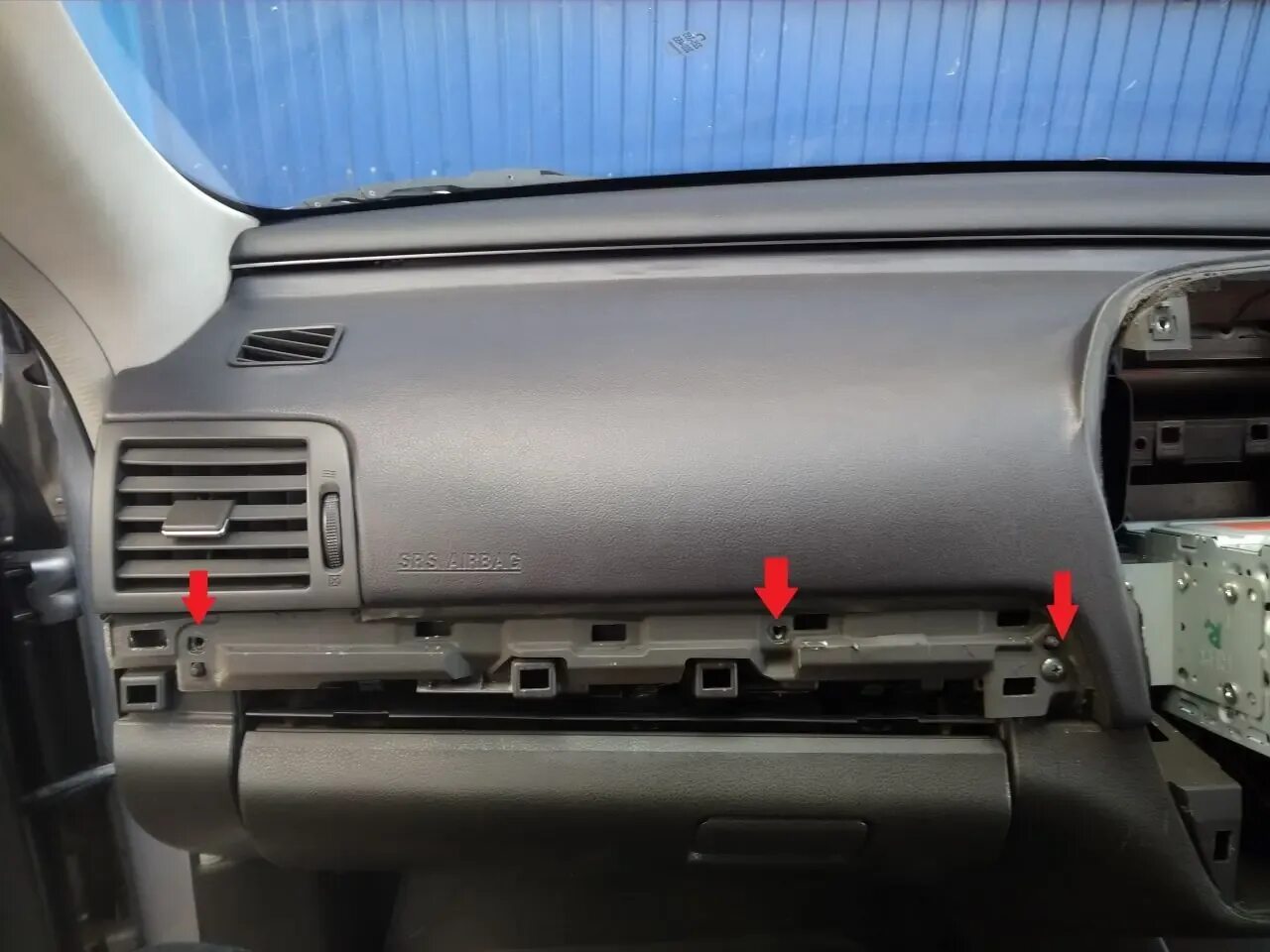 Ниссан Альмера. Снятие и установка панели приборов. Nissan Almera / 56582f