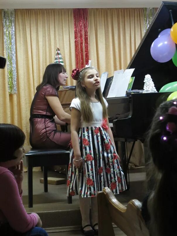 Снежинка песня текст. Минус песни снежинка чародеи. Снежинка ноты и аккорды. Песенка о снежинке. Снежинка песня текст.