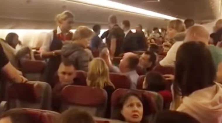 The plane showed the passengers. Часто летающий пассажир ТУРПРОМ. Drunk Passenger. Зфыыутпуы щт ищфкв 19 сутегн. Restrained Passenger on Board the plane.