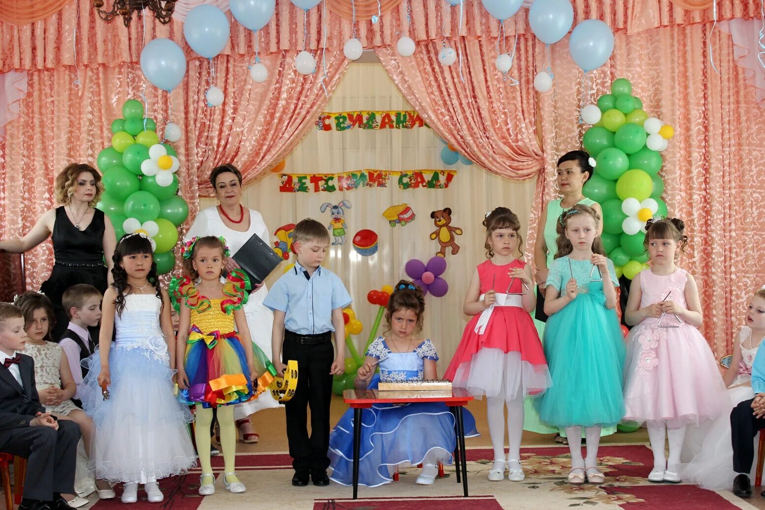 в каком стиле провести выпускной в детском саду. выпускной вечер в детском саду. выпускные утренники в подготовительной группе детского сада. сценарий выпускного в подготовительной группе. выпускной у подготовительных.