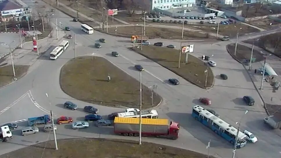 Перекрёсток на Нехинской Великий Новгород. Веб камера Великий Новгород. Webcam с Великого Новгорода.