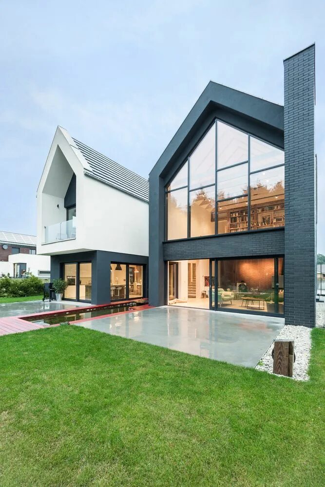 Фармхаус экстерьер. Модерн фармхаус. Huf haus фахверк шале. Стильный двухэтажный дом. Современный загородный дом.