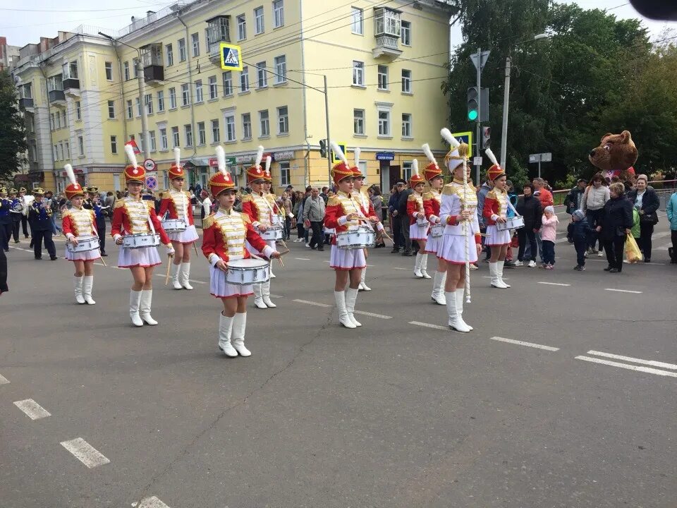 Подслушано в рыбинске в контакте свежие. День города Рыбинск. Театральное шествие. Театрализованный парад Одоев. Шествие на день города Омутнинск.