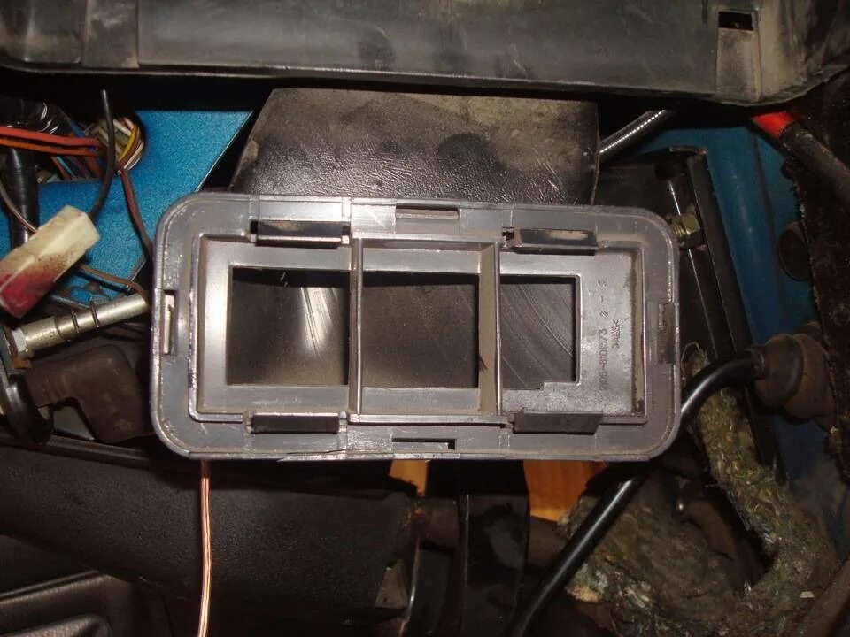 Урал 4320 печка дует холодным. Печка ваз 2107. Заслонка печки 2107. Заслонки панели ваз 2110. Плохо греет печка ваз 2114.