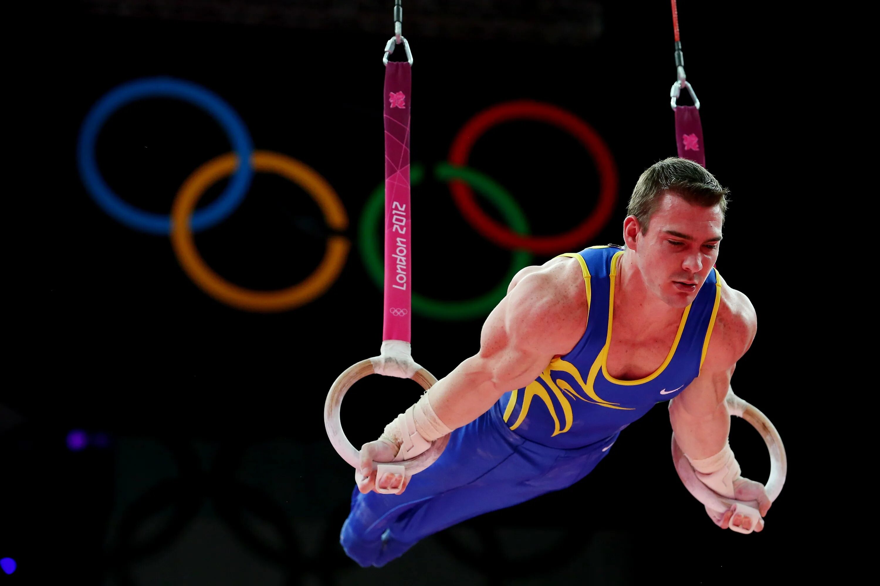 Картинки гимнаст. Jake Dalton гимнаст. Спортивная гимнастика крест на кольцах. Гимнаст на кольцах.