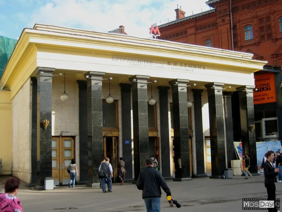 Площадь революции выход 11. Площадь революции метро снаружи. станция площадь революции и театральная. павильон метро &quot;театральная&quot; и &quot;площадь революции&quot; москва,. станция метро театральная.