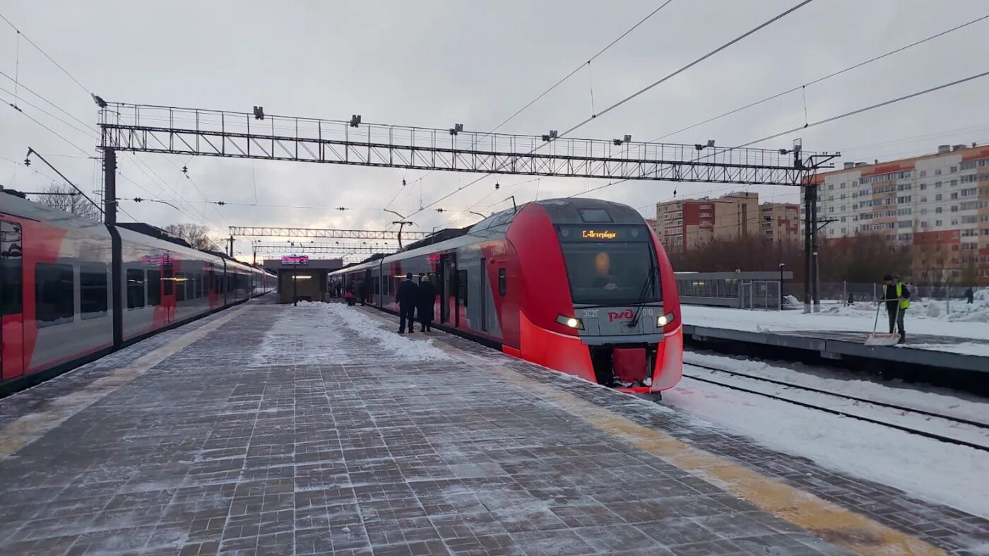 Поезд ласточка великий новгород санкт-петербург. Ласточка спб великий новгород вагон. Ласточка спб великий новгород. Ласточка электропоезд санкт-петербург. Ласточка до новгорода из спб.