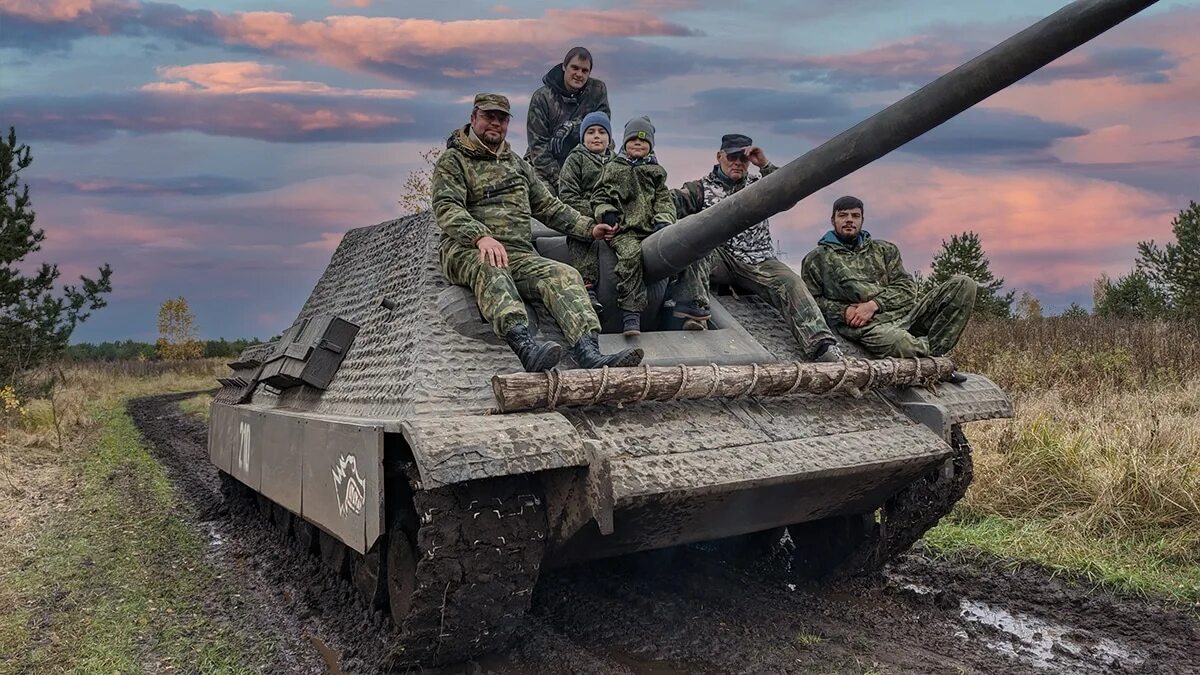 Покататься на танке в подмосковье. Катание на танке в подмосковье. Сетка на танке. Катание на танке. Катание на танке в подмосковье.