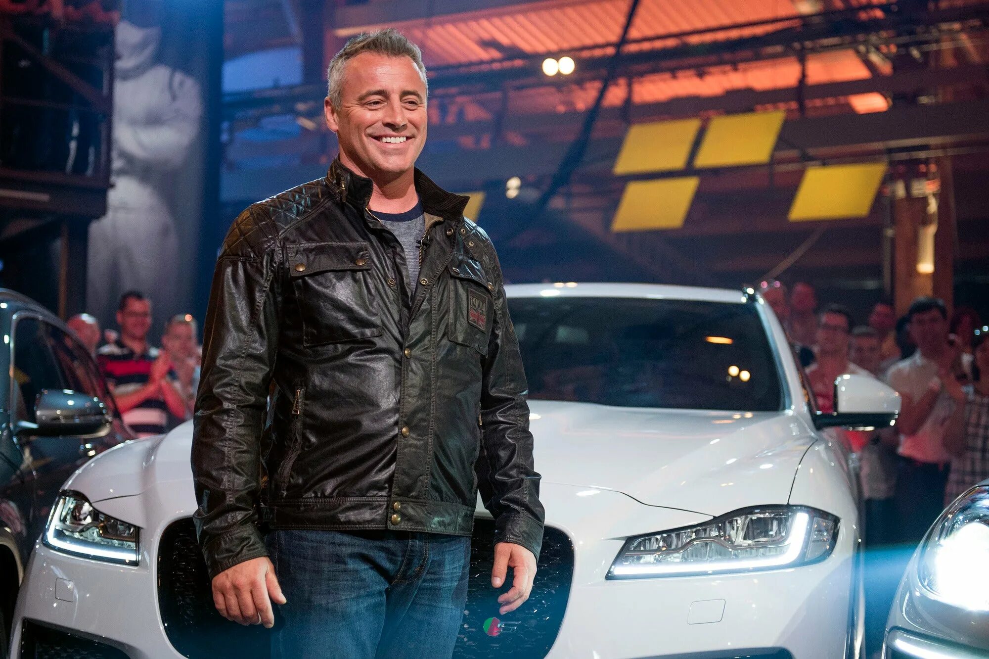 Передачи про автомобили. Мэтт Леблан Top Gear. Matt LEBLANC Top Gear. Мэтт Леблан на машине. Водила из топ Гир.