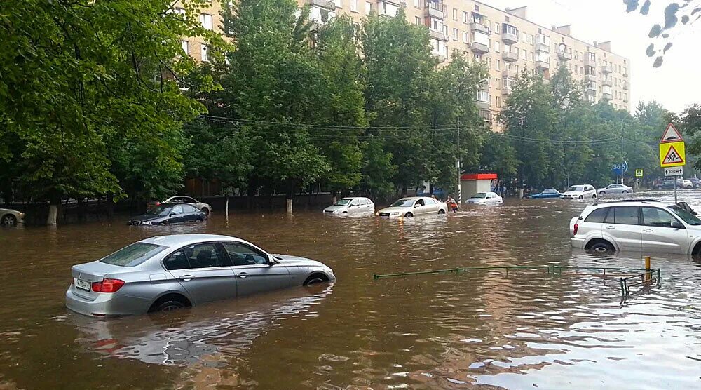 Клязьминская улица подтопления. Кострома потоп. Ливень в великом новгороде. Клязьминская улица подтопления. Дождливый великий новгород.