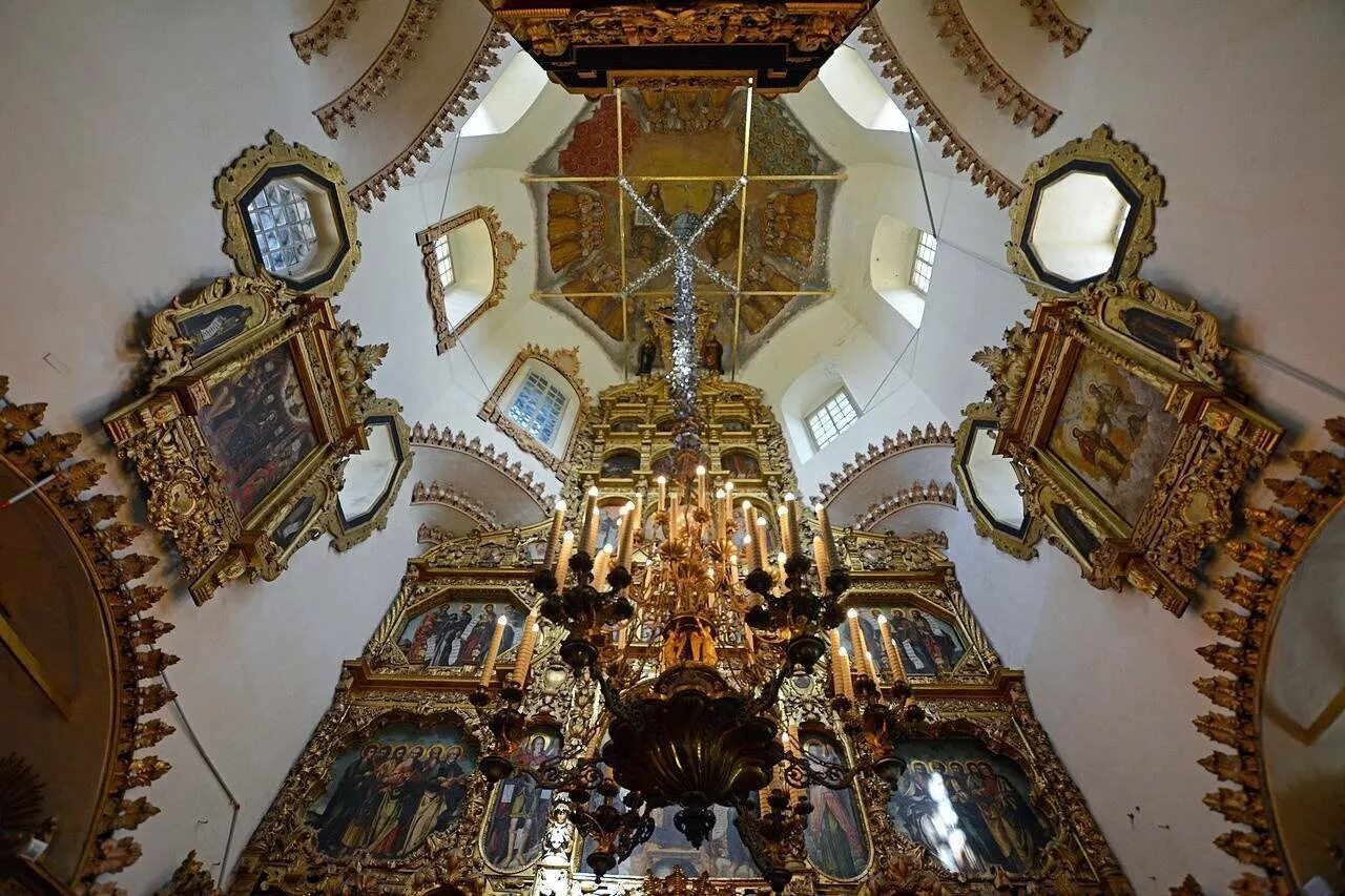 Церковь покрова филе. Храм покрова пресвятой богородицы в филях. храм покрова в филях иконостас. храм покрова в филях интерьер. храм покрова богородицы в филях интерьер.