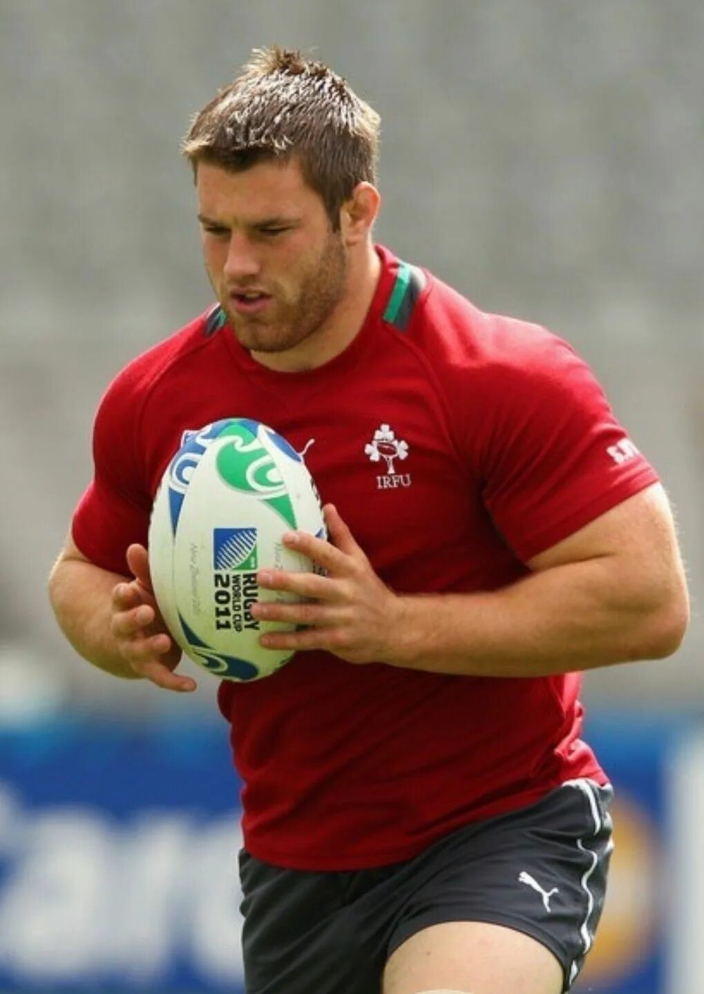 Rugby players. Rugby player. Rugby players. Casey clarke регбист. Американский футбол качки.