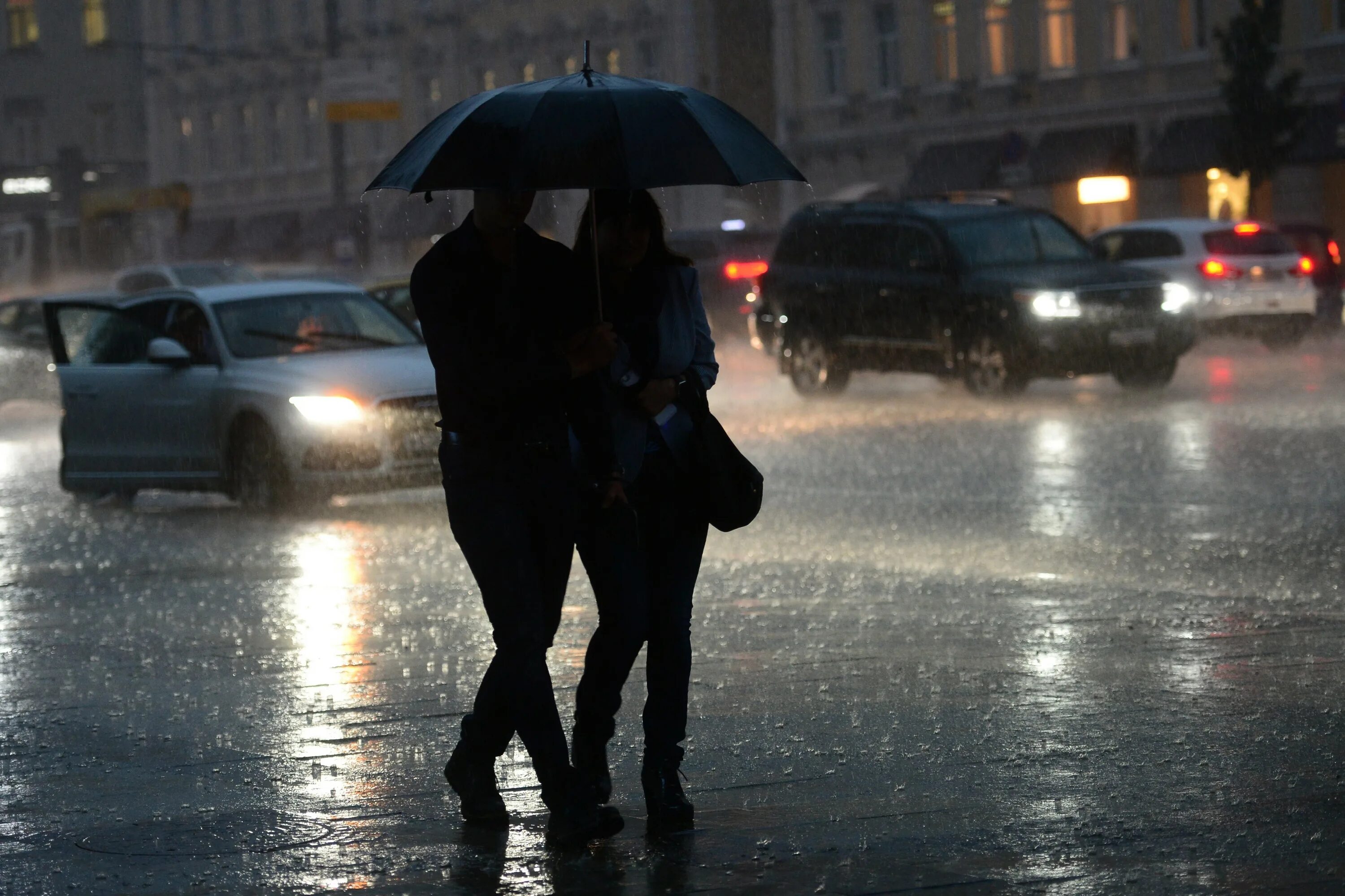 Погодная улица. Дождь в Москве. Дождик в Москве. Дождь в Москве летом. Москва под дождем.