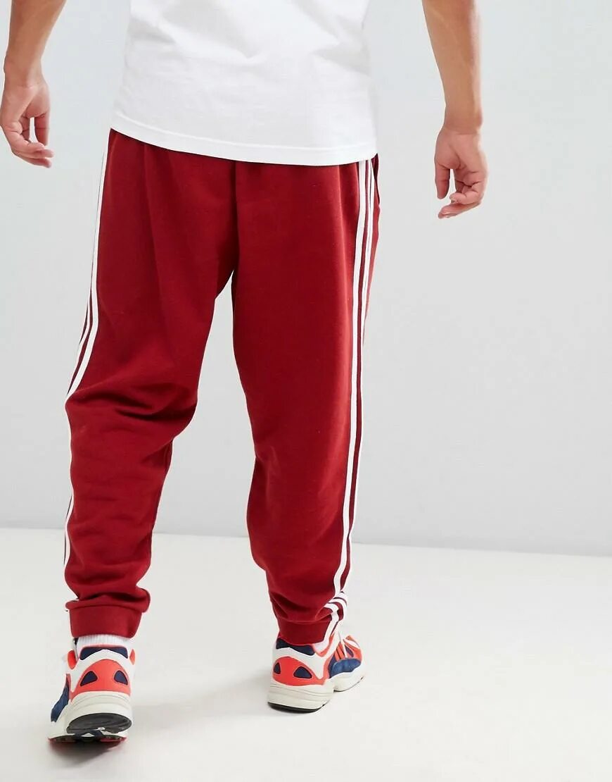 Красные штаны адидас ориджинал. Мужские штаны adidas golf красные. Спортивные штаны адидас красные. Adidas красные джоггеры. Брюки adidas originals firebird tp.