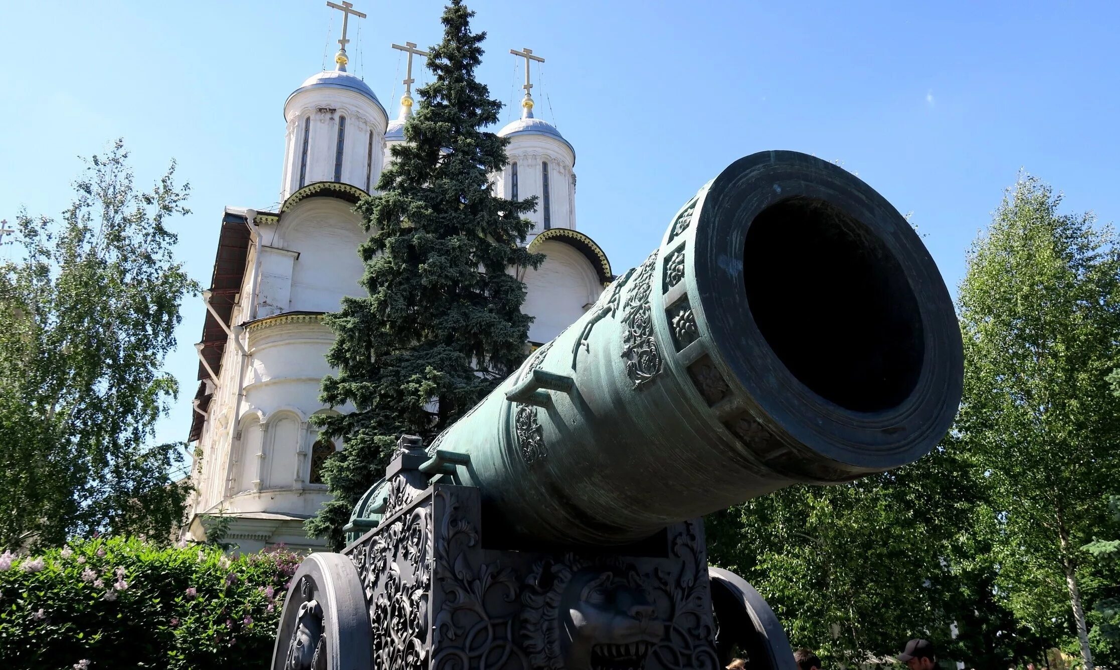 Царь пушка вес. Царь пушка в Москве. Царь-пушка достопримечательности Москвы. Соборная площадь Кремля царь пушка. Царь пушка Архитектор.