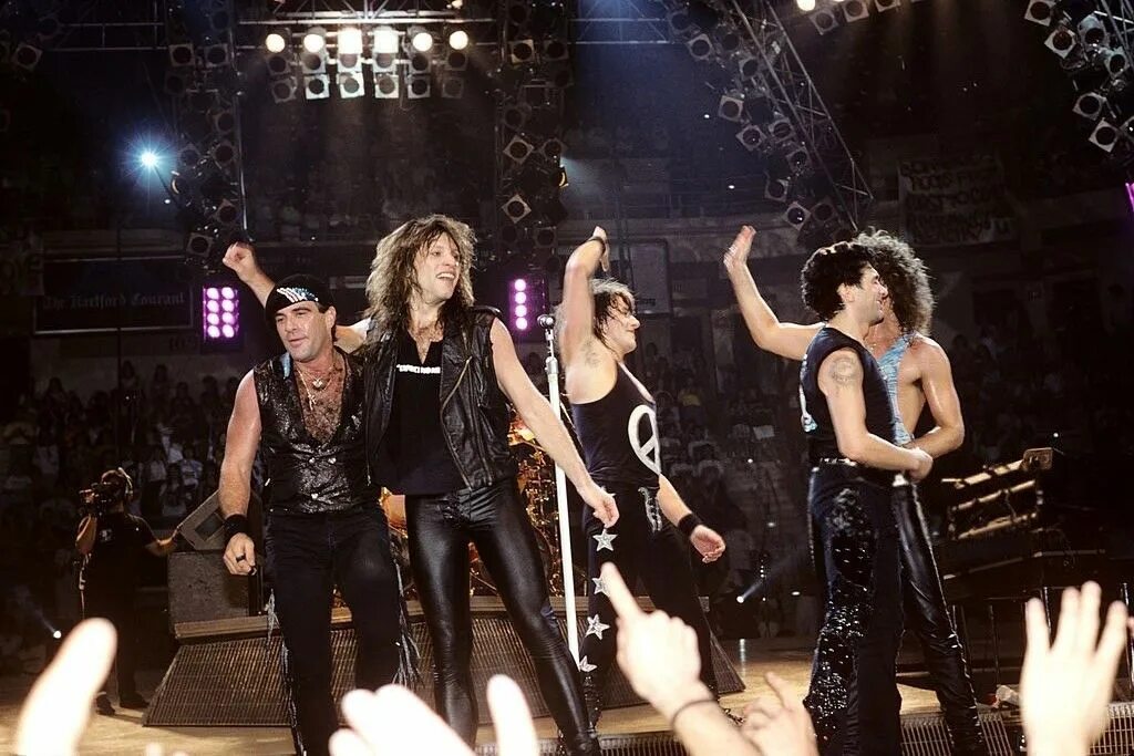 Группа bon Jovi. Bon Jovi 1989 Live. Bon Jovi 1988. Джон Бон Джови 1989. Bon jovi концерт видео