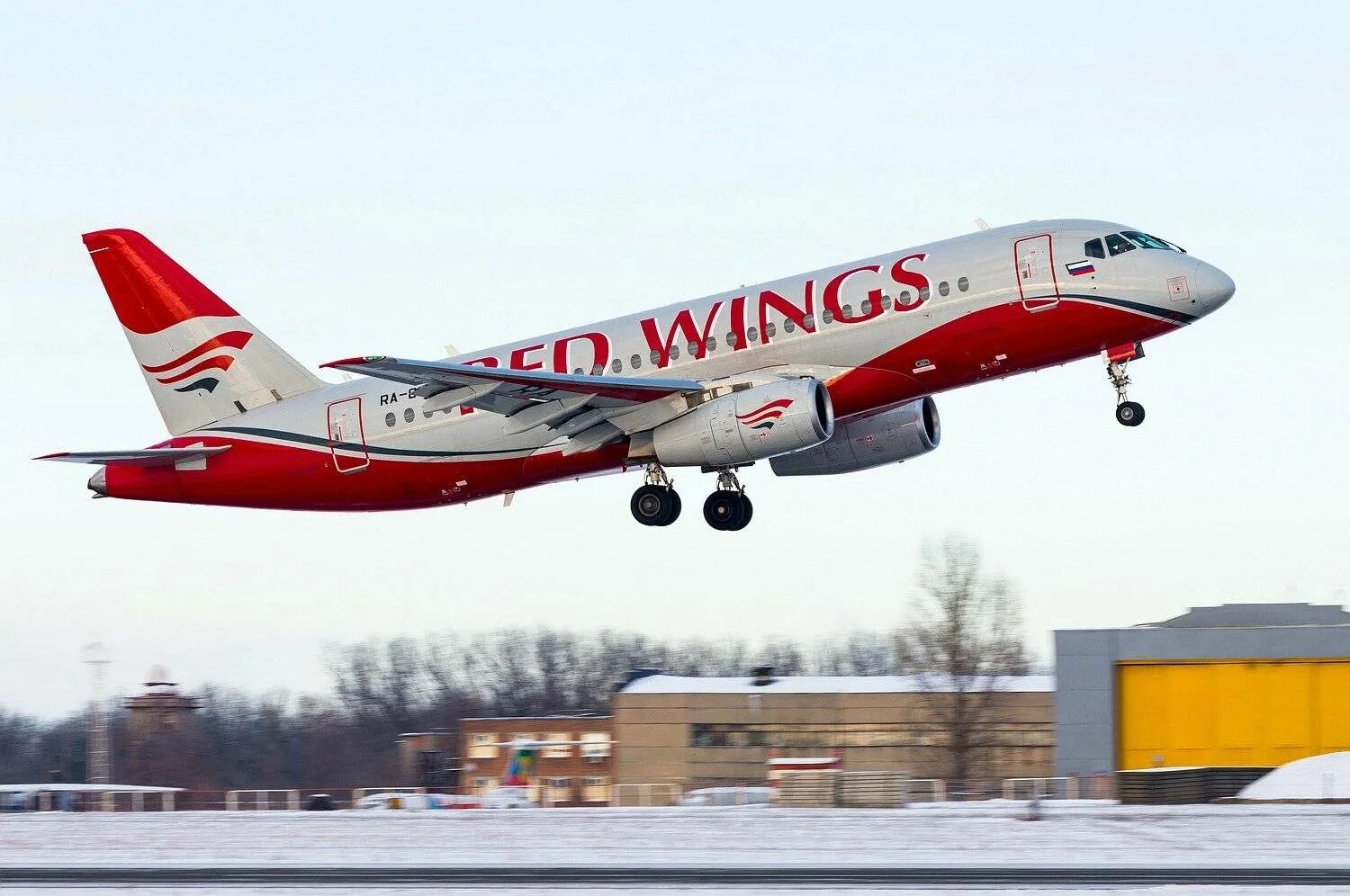 Сухой суперджет red wings. Sukhoi superjet 100-95 red wings. Ssj 100 ред вингс. Сайт авиакомпании редвинг. Суперджет 100 ред вингс.