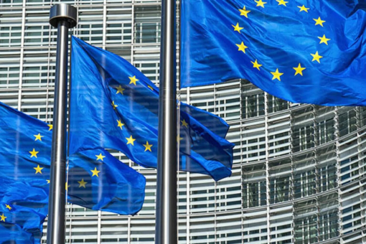 Брюссель парламент. Еврокомиссия. Власти ес. Евросоюз правительство. Еврокомиссия атрибуты.