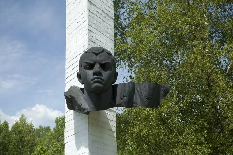 Деревня чернушки псковская область. Чернушка псков. Чернушка река москва. Могила матросова. Чернушка псков.