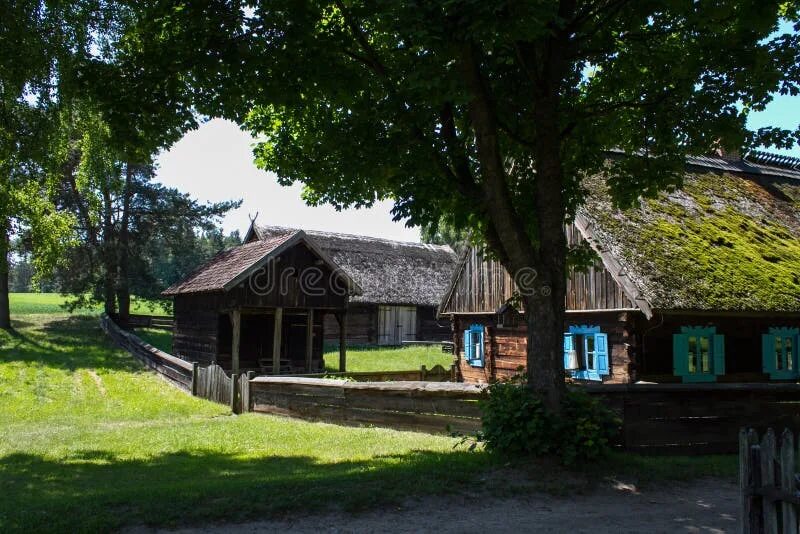 Дом польский исторический. Польша деревня загоны деревня Гроново. Деревни Польши фото. Польша как выглядят города и деревни.