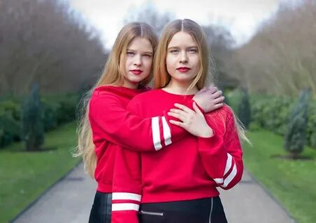 У девушки есть сестра близнец
