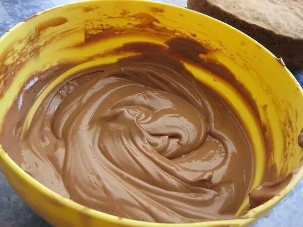 Ганаш сливки шоколад масло. Шоколадный масляный крем. Крем сливочный шоколадный. Масляно шоколадный крем. Ганаш на сливочном масле.