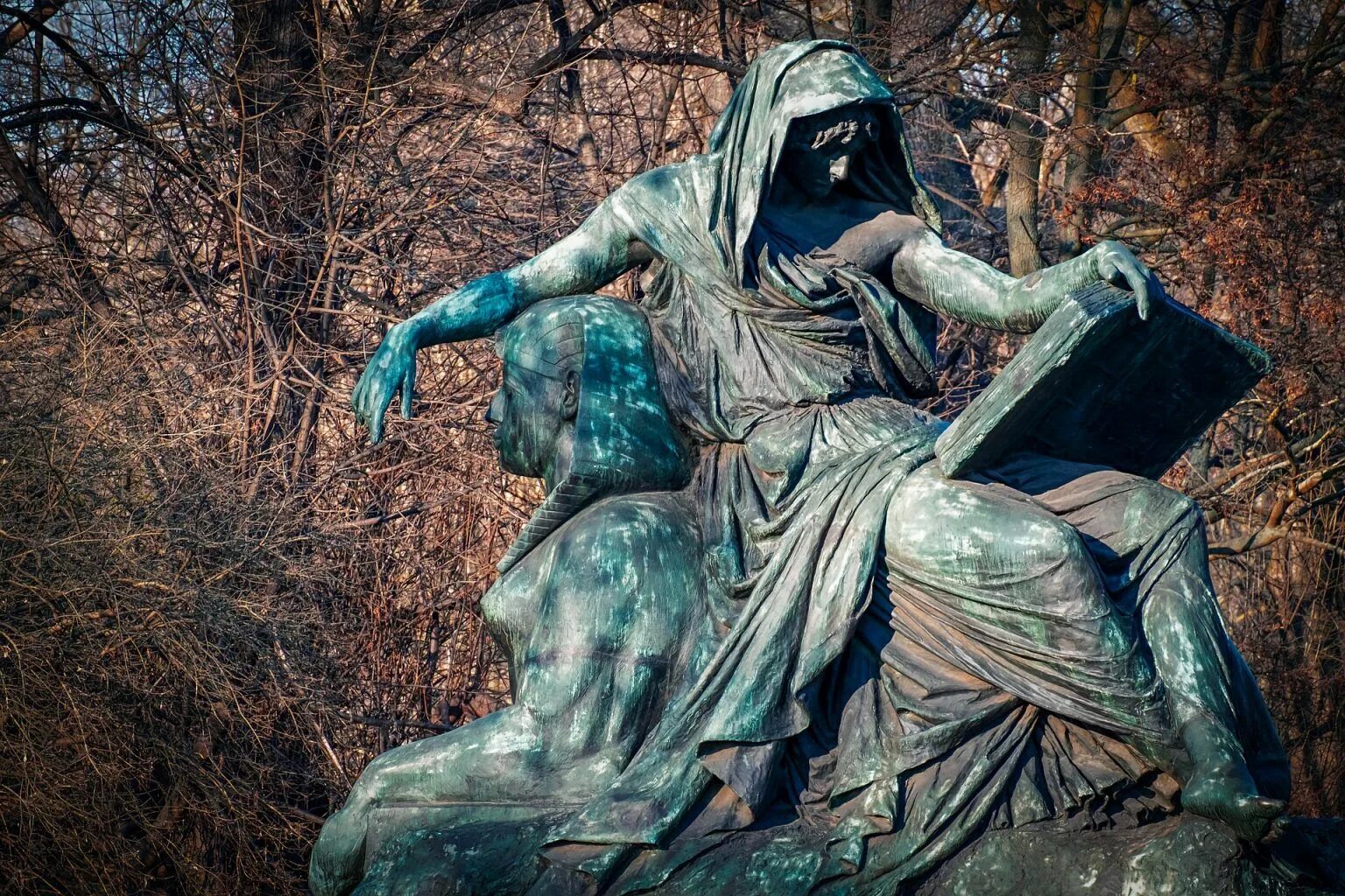Statues art