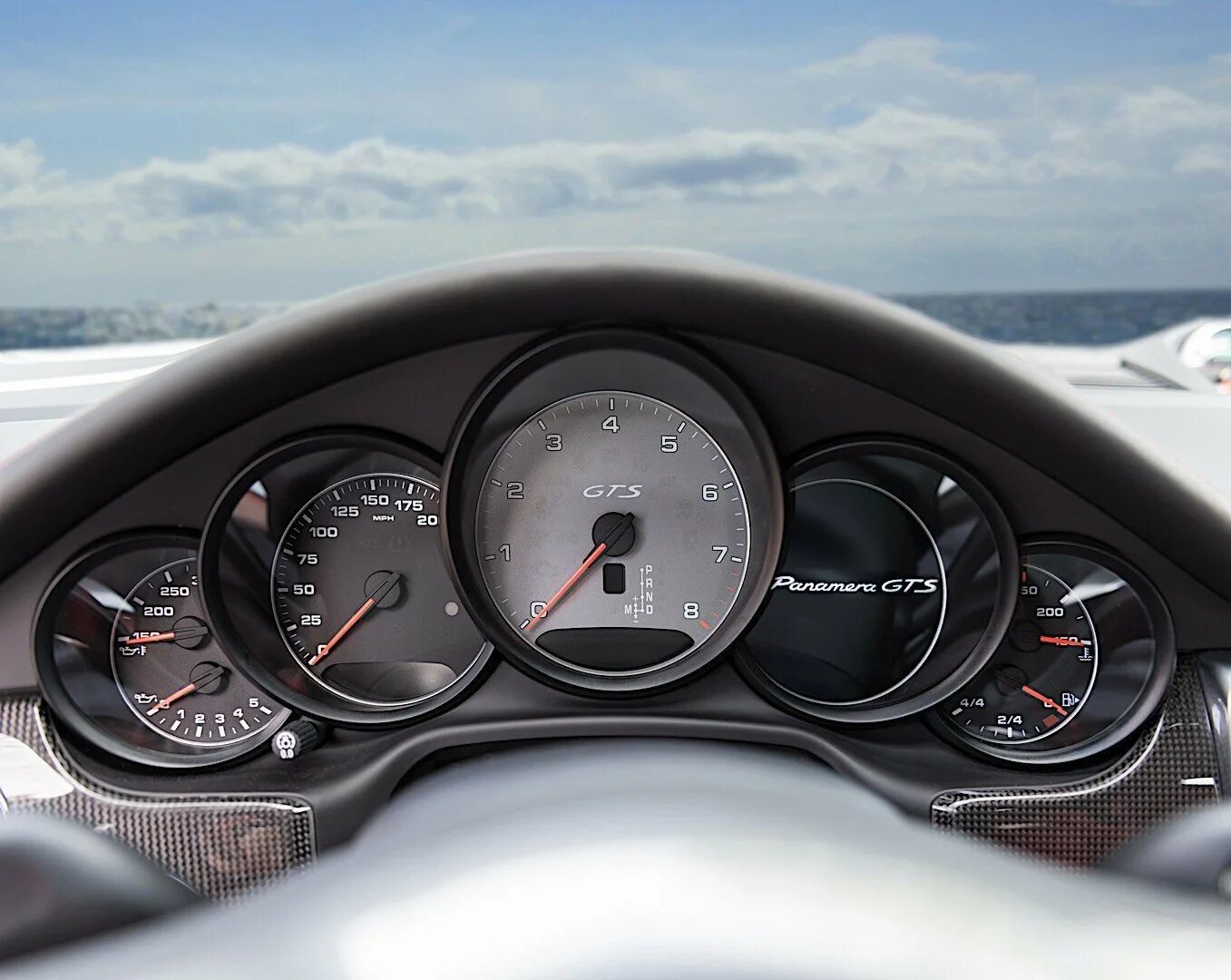 Porsche cayenne 958 панель приборов. Приборка порше 911. Панель приборов порше 911. Панель порше. Приборная панель порше кайен турбо.